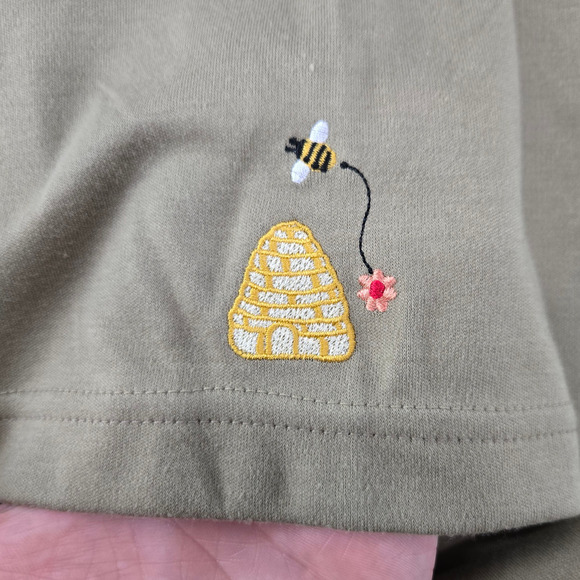 Y2K C.J. Banks Embroidered Bee & Beehive Graphic Tee Shirt Size 14W NWT - Picture 7 of 8